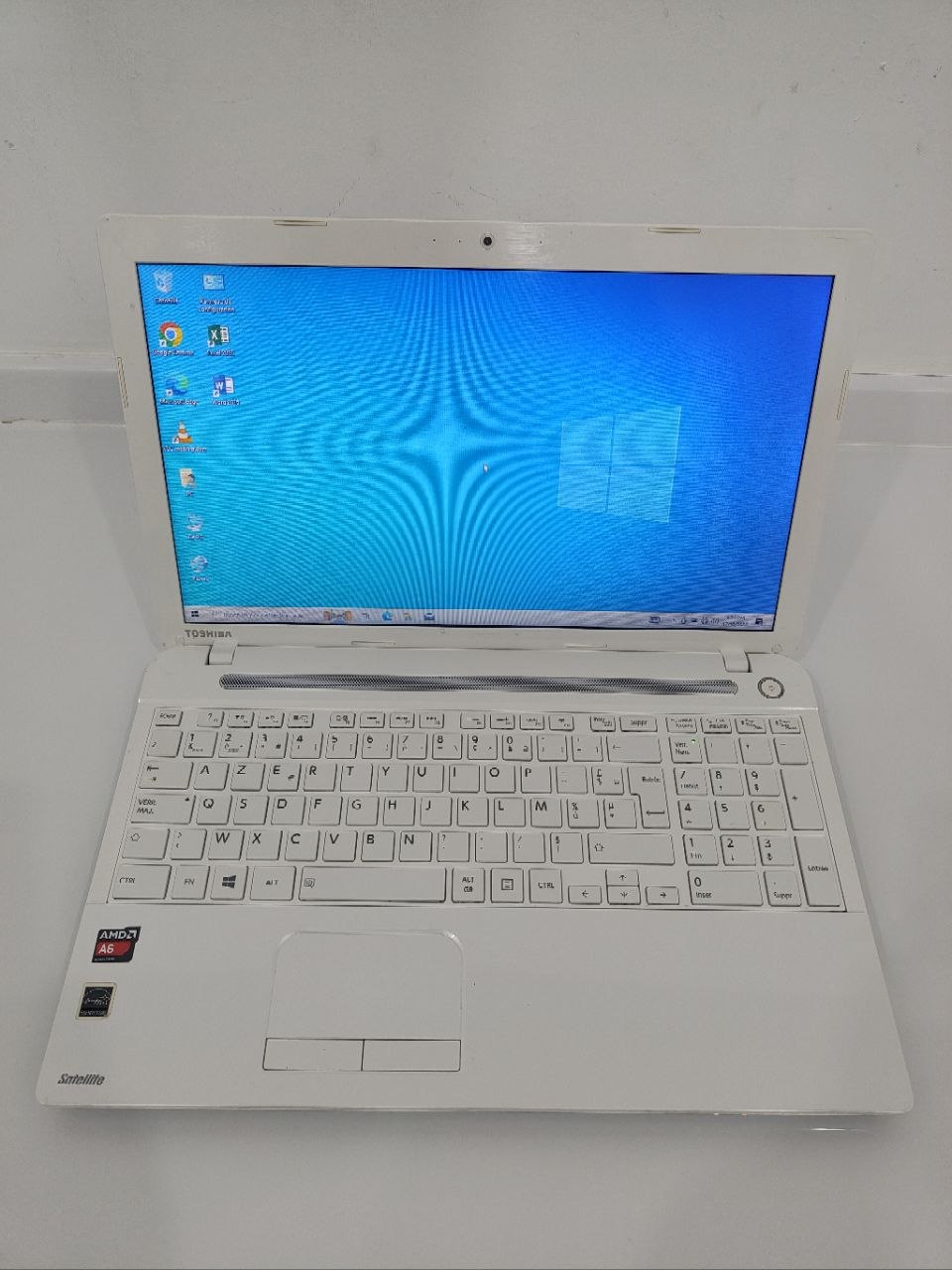 Laptop Toshiba Satellite 15.6" AMD A6-5200 4 Go SSD 120 Go Windows 10 (occasion)